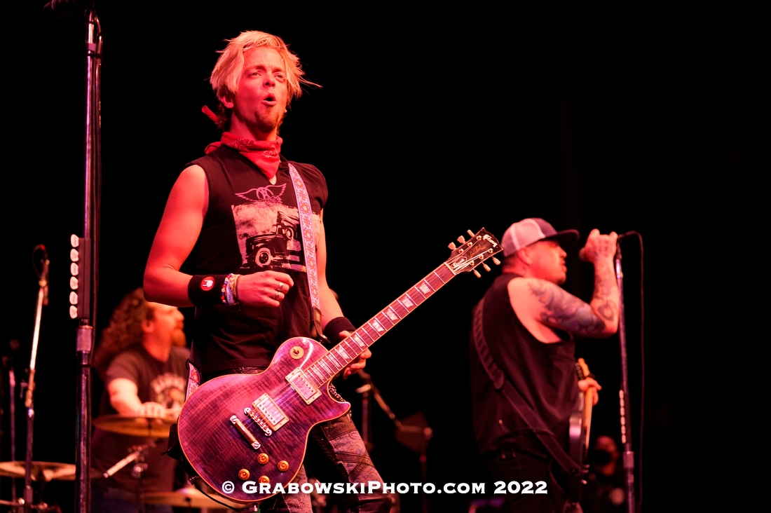 Black Stone Cherry Live On Daughtry Tour