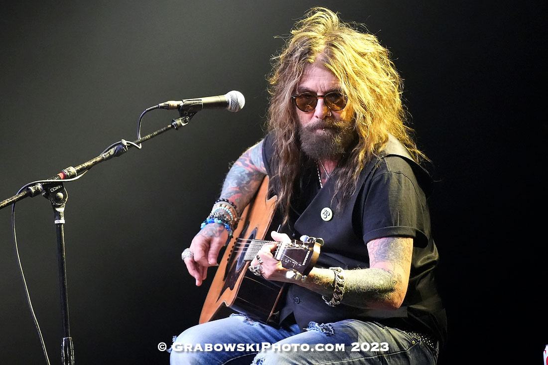 Orianthi and John Corabi Live In Chicago