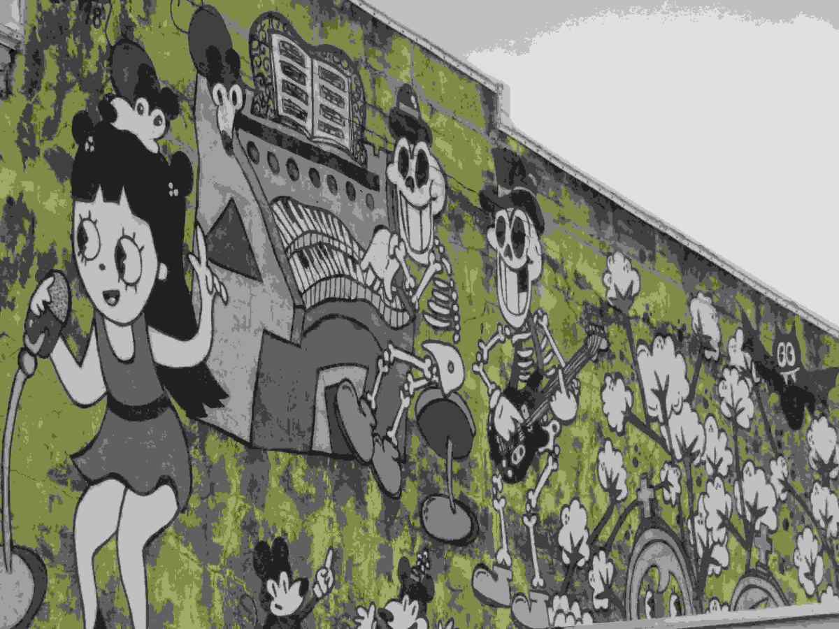 Betty Boop mural atop Hambone Art & Music